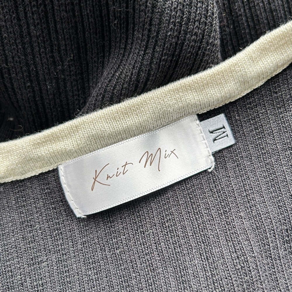 Cream-Trim Black Ribbed Button Front Top - Picture 4 of 8